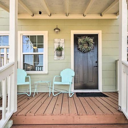 Charming Country Cottage, Walk To Main Street! 汤博尔 外观 照片