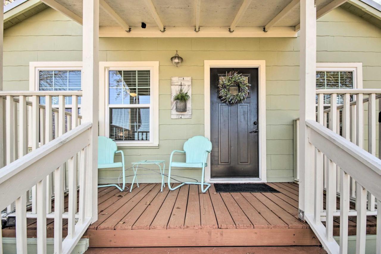 Charming Country Cottage, Walk To Main Street! 汤博尔 外观 照片