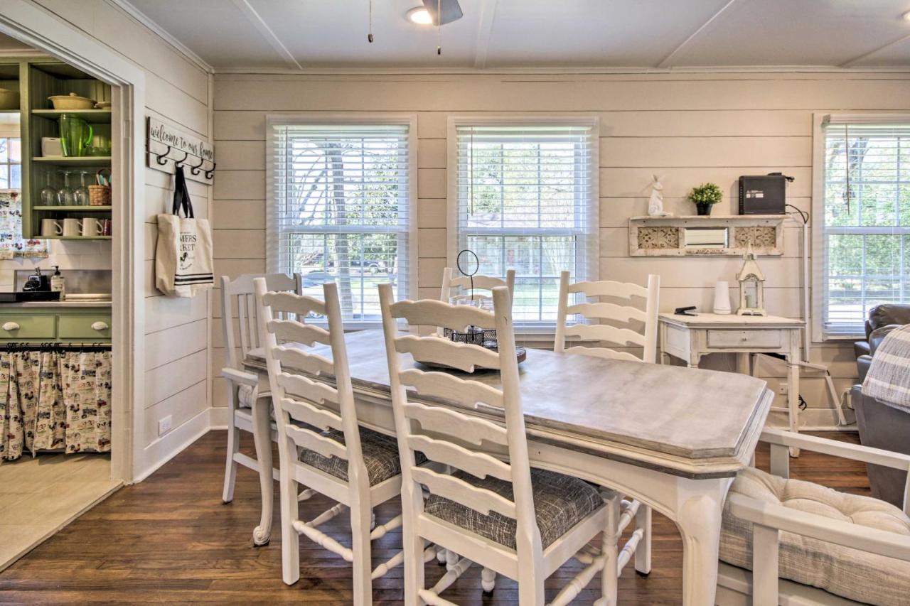 Charming Country Cottage, Walk To Main Street! 汤博尔 外观 照片